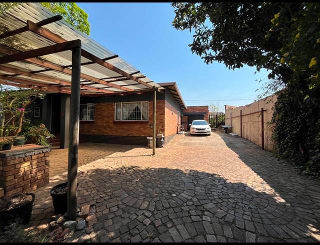 3 BEDROOM HOUSE FOR SALE IN ELSBURG